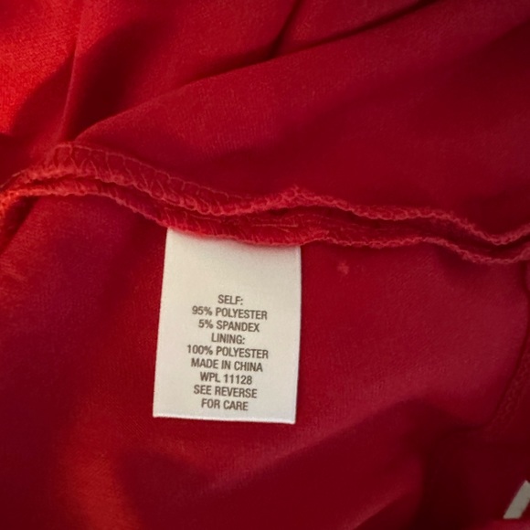 Roz and Ali. Red eyelet top with short sleeves - Picture 5 of 6